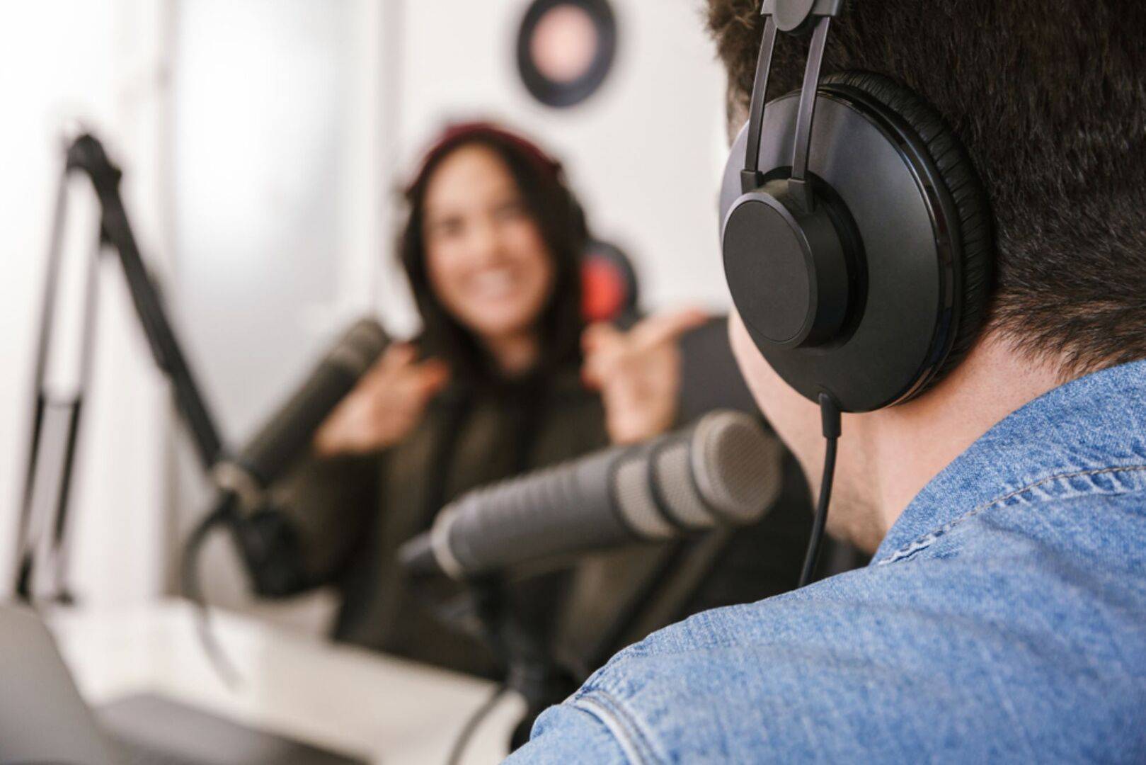 Branded podcast tips, B2B marketing